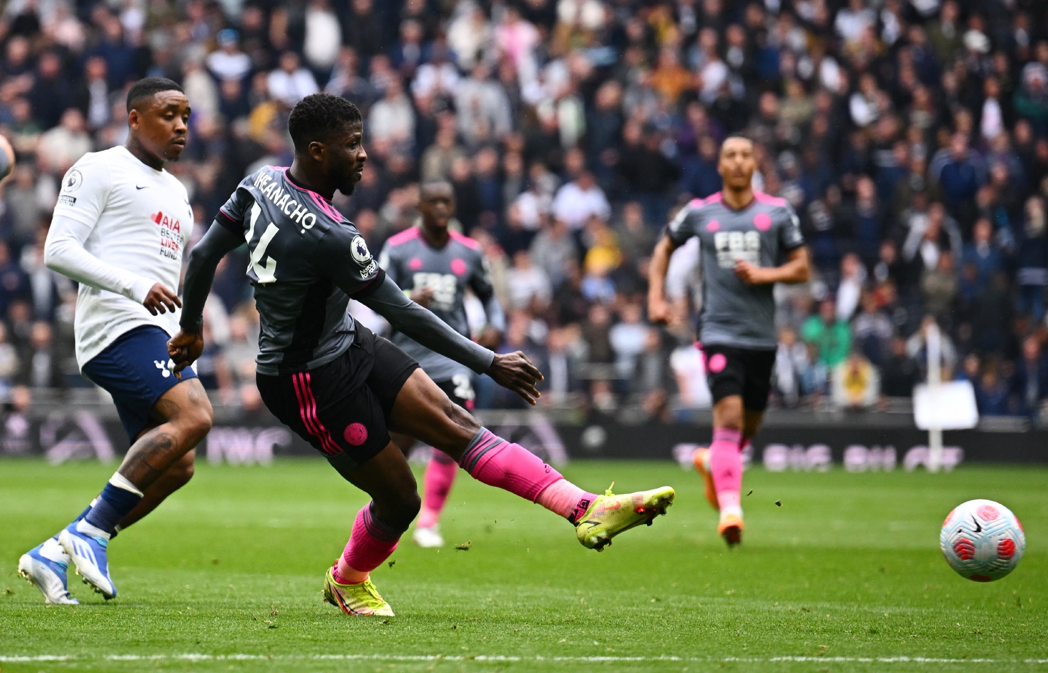 乐鱼体育app-里程碑夜！托特纳姆遗憾出局，英超集结日刷纪录，引发热议，心理建设被强调 